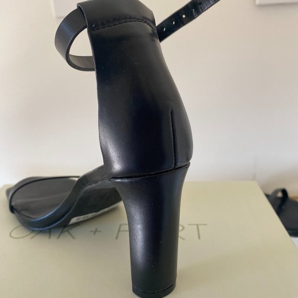 BRAND NEW - OAK + FORT Women's 8 Black Strap Heels, Square Toe - Picture 3 of 5